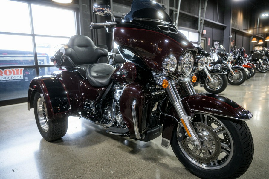 2022 Harley-Davidson Tri Glide Ultra Trike FLHTCUTG