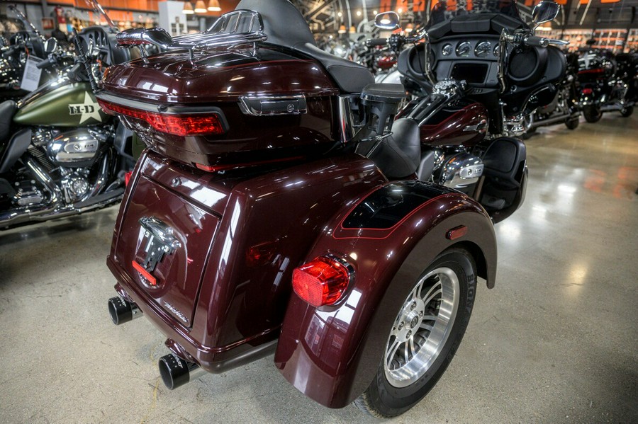 2022 Harley-Davidson Tri Glide Ultra Trike FLHTCUTG