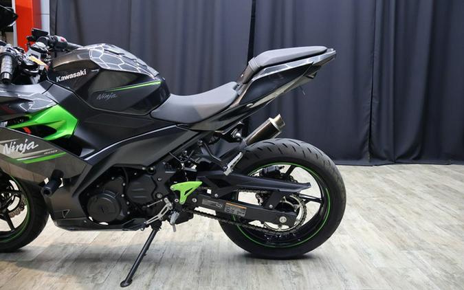 2023 Kawasaki Ninja 400 Matrix Camo Gray/Metallic Matte Carbon