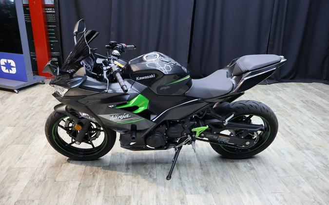 2023 Kawasaki Ninja 400 Matrix Camo Gray/Metallic Matte Carbon