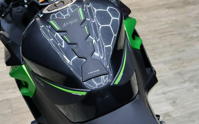 2023 Kawasaki Ninja 400 Matrix Camo Gray/Metallic Matte Carbon