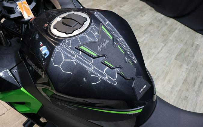 2023 Kawasaki Ninja 400 Matrix Camo Gray/Metallic Matte Carbon