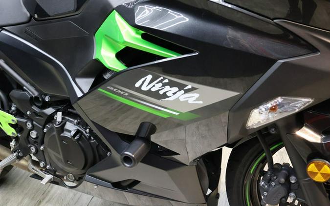 2023 Kawasaki Ninja 400 Matrix Camo Gray/Metallic Matte Carbon