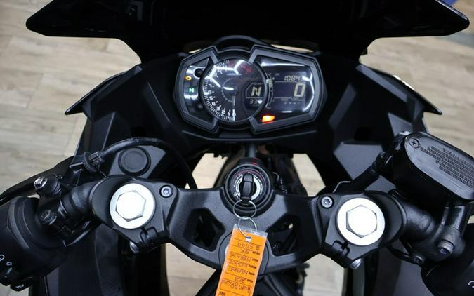 2023 Kawasaki Ninja 400 Matrix Camo Gray/Metallic Matte Carbon