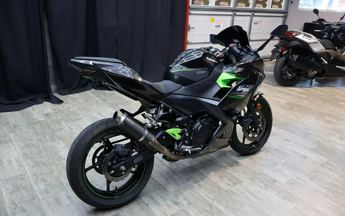 2023 Kawasaki Ninja 400 Matrix Camo Gray/Metallic Matte Carbon