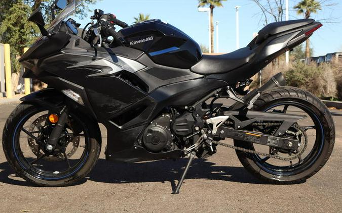 2025 Kawasaki Ninja® 500 ABS Passion Red/Metallic Flat Spark Black