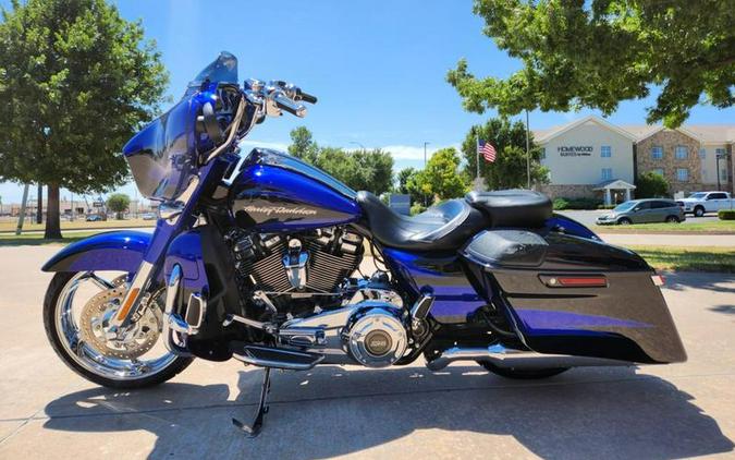 2017 Harley-Davidson® FLHXSE - CVO™ Street Glide®