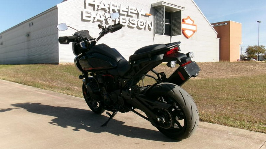 2025 Harley-Davidson® RA1250ST - Pan America® 1250 ST