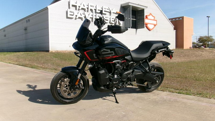 2025 Harley-Davidson® RA1250ST - Pan America® 1250 ST