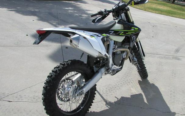 2026 Triumph TF 450-E Jet Black/Pure White