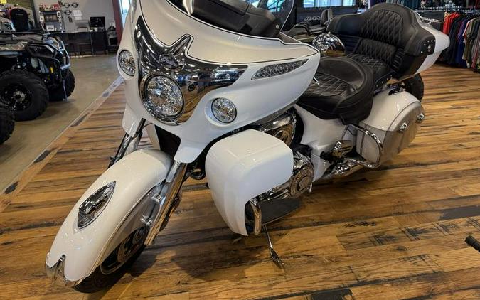 2018 Indian Motorcycle® Roadmaster® ABS Pearl White over Star Silver