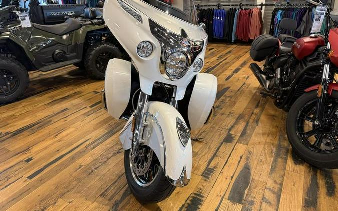 2018 Indian Motorcycle® Roadmaster® ABS Pearl White over Star Silver
