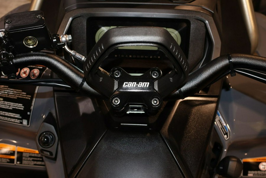2026 Can-Am Outlander X mr 1000R Granite Grey