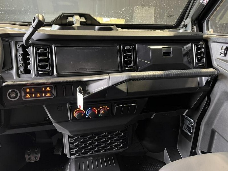 2027 Can-Am® Defender XU XT CAB HD10