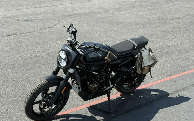 2019 Husqvarna SVARTPILEN 701