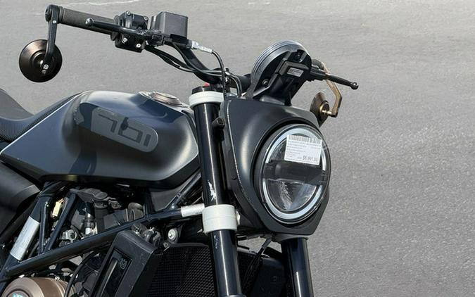 2019 Husqvarna SVARTPILEN 701