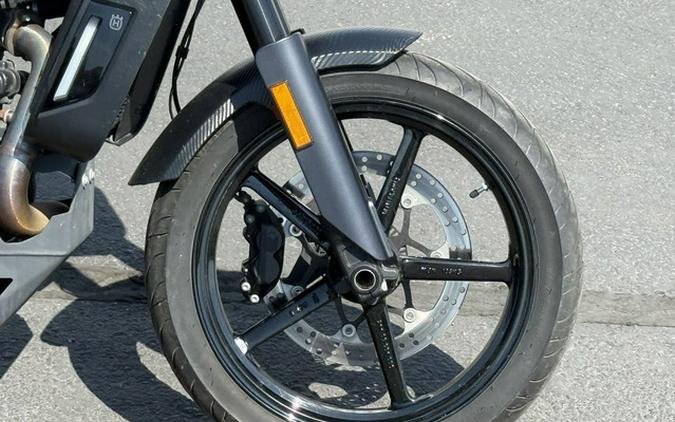 2019 Husqvarna SVARTPILEN 701