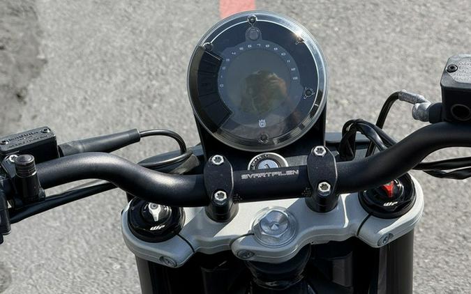 2019 Husqvarna SVARTPILEN 701