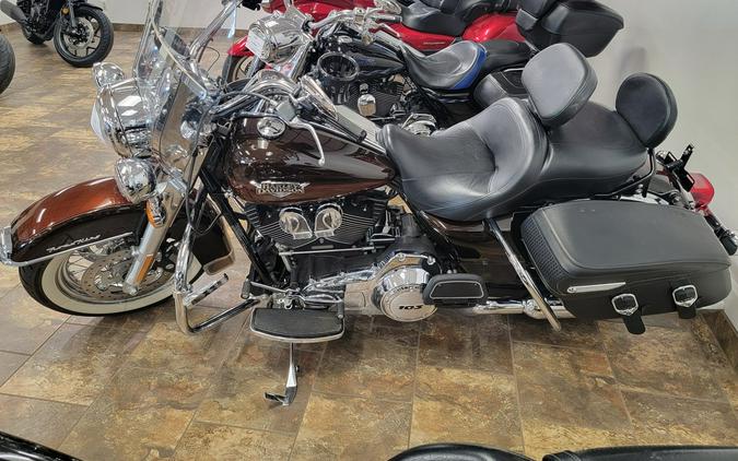 2011 Harley-Davidson® FLHRC Road King Classic® - Two Tone Option