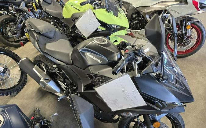 2026 Kawasaki Ninja® 500 ABS Metallic Flat Spark Black