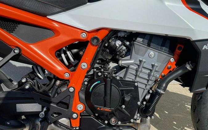 2026 KTM Duke 990 R