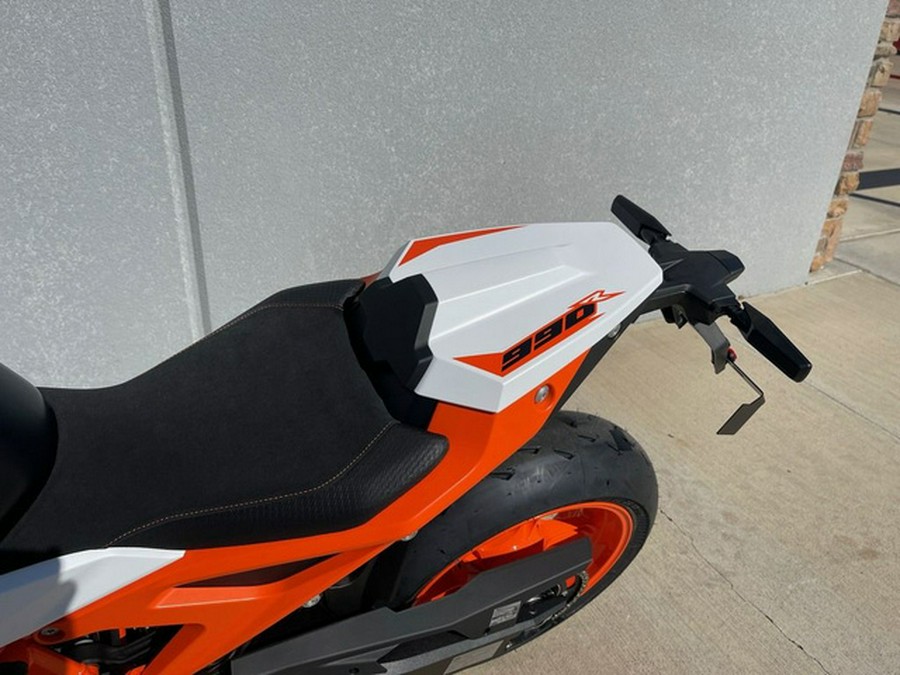 2026 KTM Duke 990 R