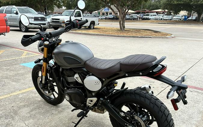 2027 Triumph Scrambler 400 X Phantom BlackSilver Ice
