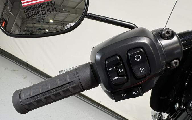 2026 Harley-Davidson® Heritage Classic Brilliant Red w/Cast Wheels