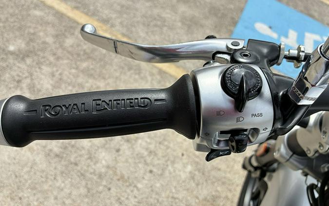 2024 Royal Enfield Super Meteor 650 Astral Black 650 Interstellar Grey