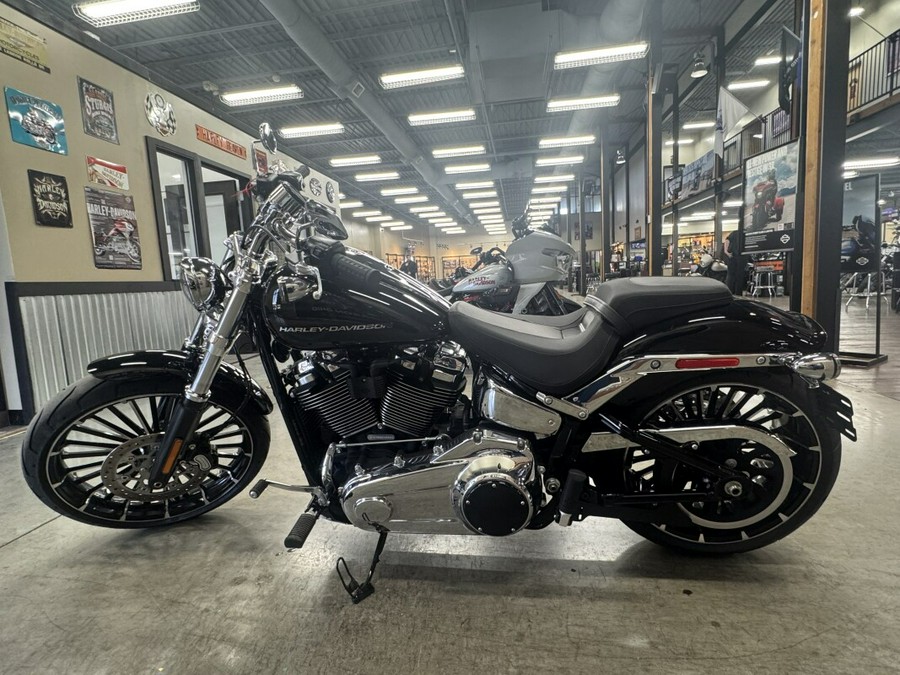 2025 Harley-Davidson Breakout