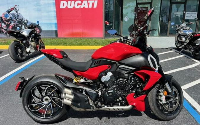 2023 Ducati Diavel V4 Ducati Red