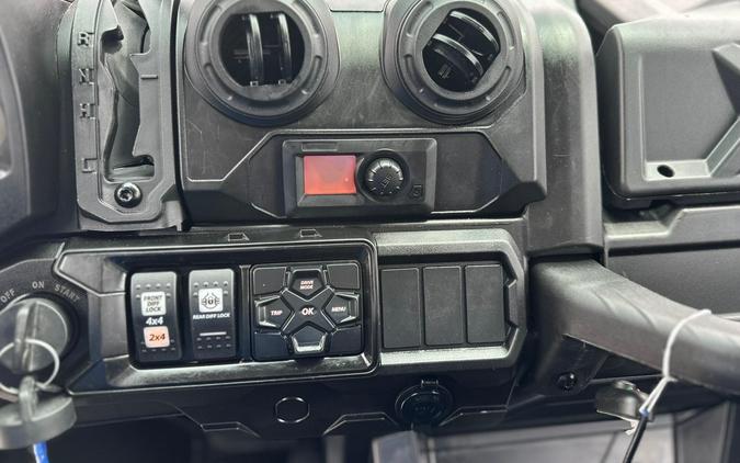 2025 Can-Am Defender LIMITED CAB HD10