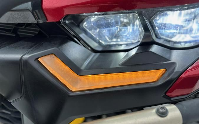 2025 Can-Am Defender LIMITED CAB HD10