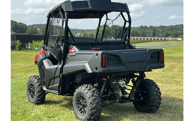 2026 Pioneer 700 Deluxe 4WD UTV - Honda