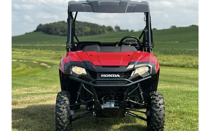2026 Pioneer 700 Deluxe 4WD UTV - Honda