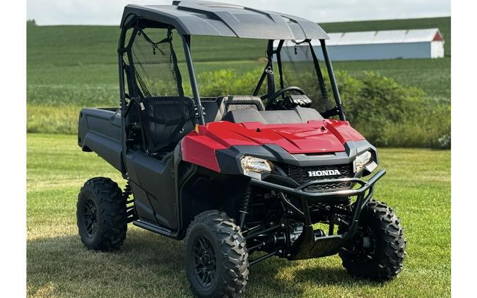 2026 Pioneer 700 Deluxe 4WD UTV - Honda