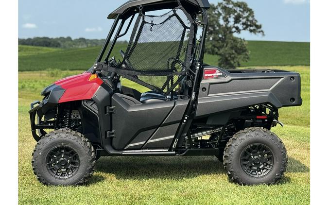 2026 Pioneer 700 Deluxe 4WD UTV - Honda