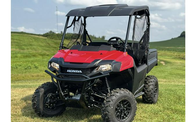 2026 Pioneer 700 Deluxe 4WD UTV - Honda