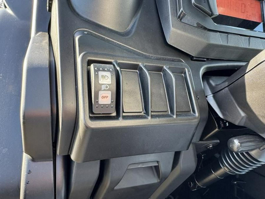 2026 Can-Am® Defender DPS CAB HD9 Compass Green