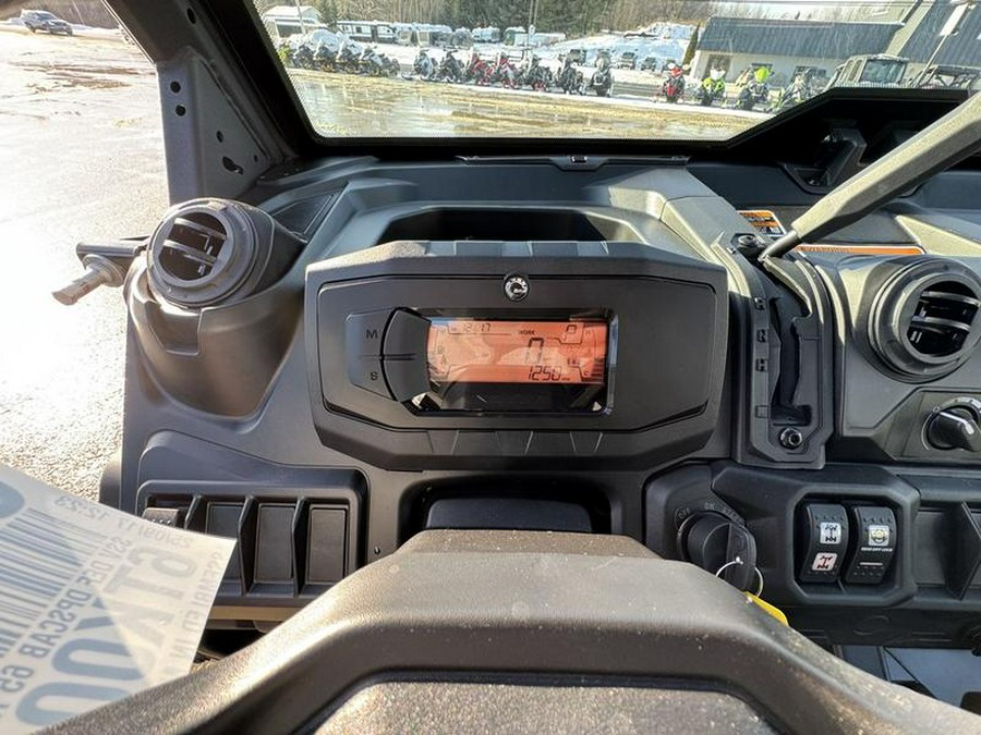 2026 Can-Am® Defender DPS CAB HD9 Compass Green