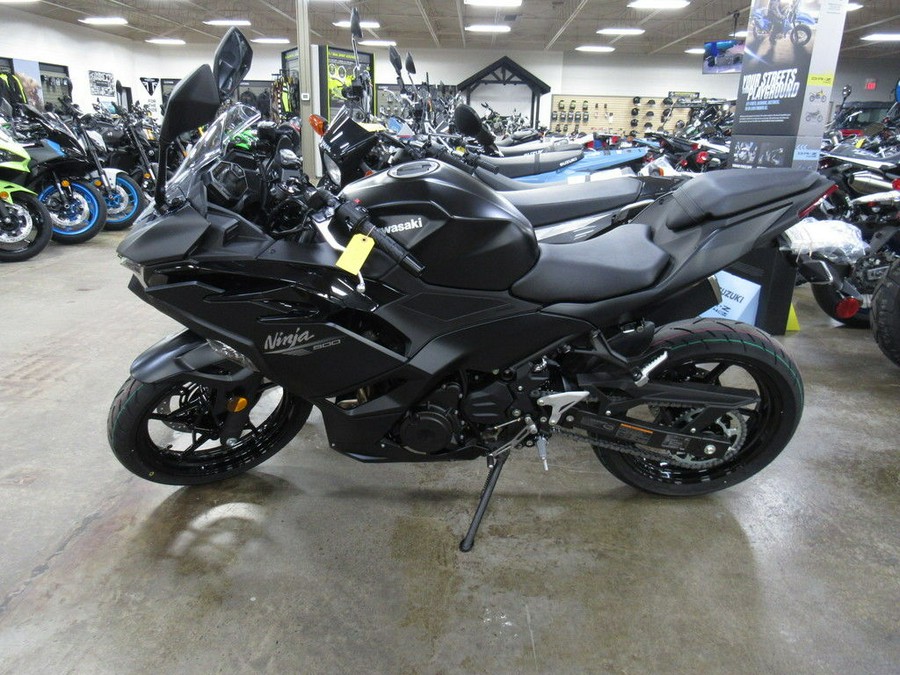 2026 Kawasaki Ninja® 500 Metallic Flat Spark Black