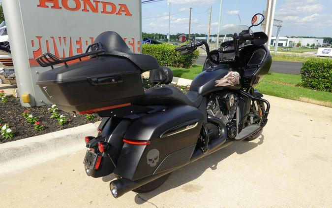 2021 Indian Motorcycle® Challenger® Dark Horse Thunder Black Smoke