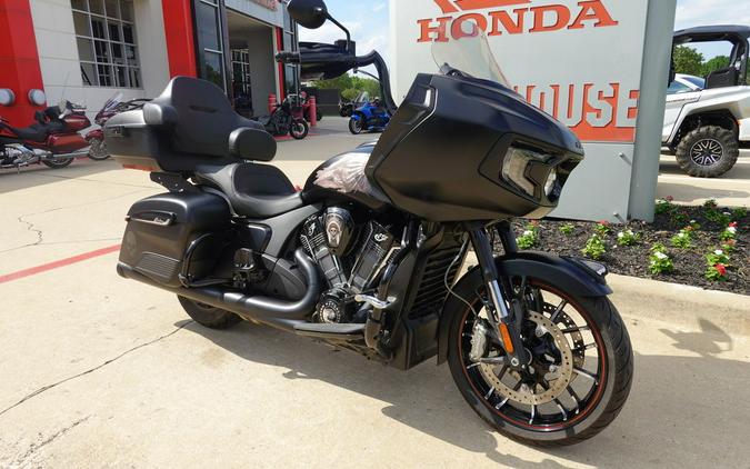 2021 Indian Motorcycle® Challenger® Dark Horse Thunder Black Smoke