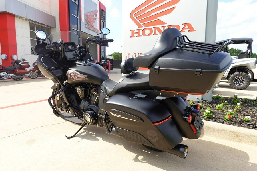 2021 Indian Motorcycle® Challenger® Dark Horse Thunder Black Smoke