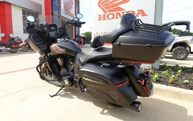 2021 Indian Motorcycle® Challenger® Dark Horse Thunder Black Smoke