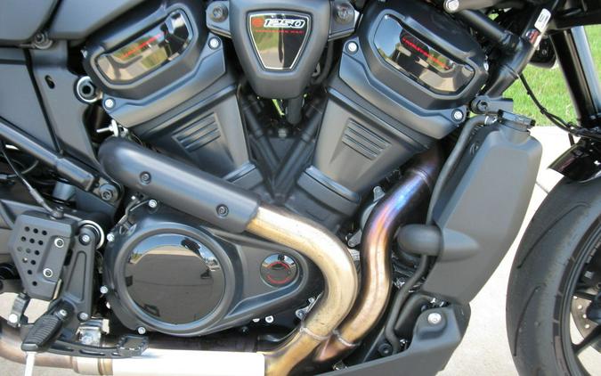 2025 Harley-Davidson® RA1250ST - Pan America® 1250 ST