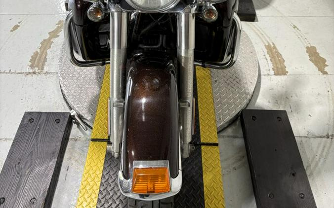 2011 Harley-Davidson® Tri Glide™ Ultra Classic® Two-Tone Merlot Sunglo/Vivid Black