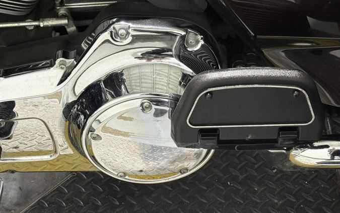 2011 Harley-Davidson® Tri Glide™ Ultra Classic® Two-Tone Merlot Sunglo/Vivid Black
