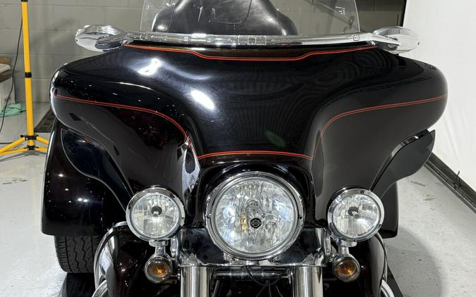 2011 Harley-Davidson® Tri Glide™ Ultra Classic® Two-Tone Merlot Sunglo/Vivid Black