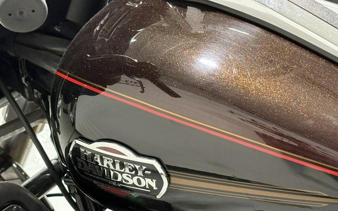 2011 Harley-Davidson® Tri Glide™ Ultra Classic® Two-Tone Merlot Sunglo/Vivid Black